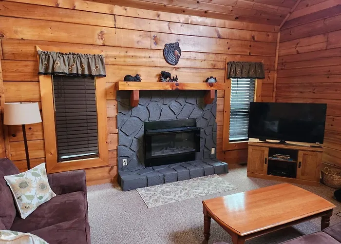 Story Brook: Beautiful True Log Cabin! Close To Dollywood, State Park, And More!