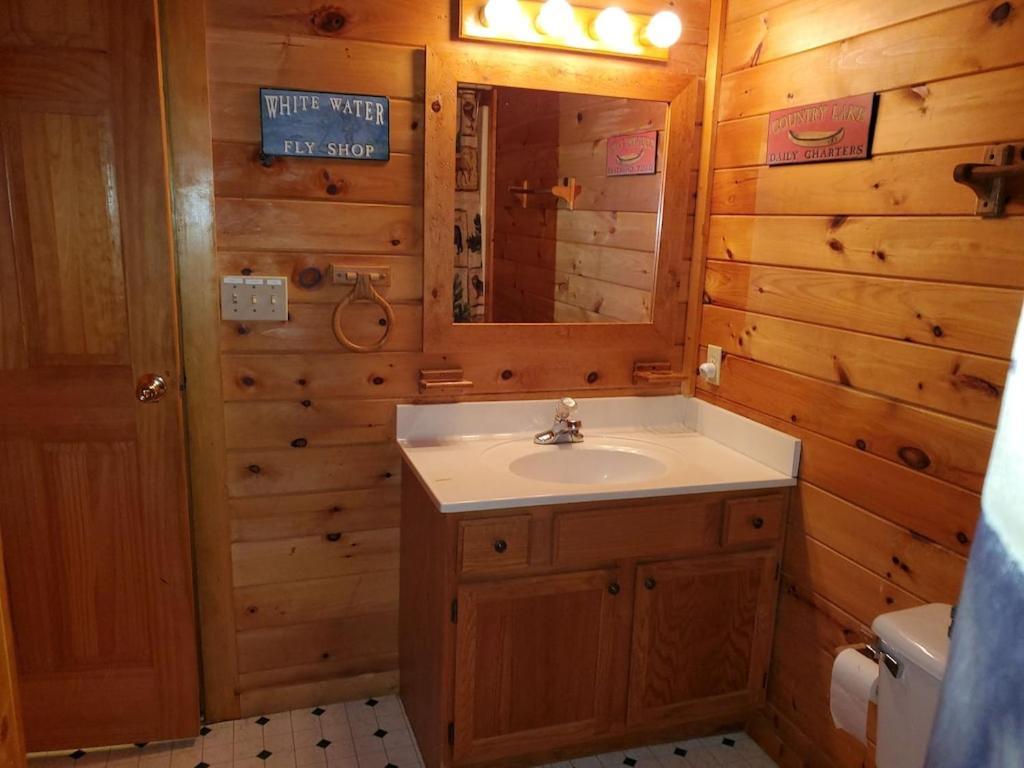 Story Brook: Beautiful True Log Cabin! Close To Dollywood, State Park, And More! Holiday home Sevierville