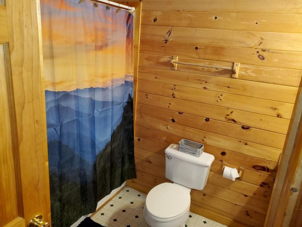 Story Brook: Beautiful True Log Cabin! Close To Dollywood, State Park, And More! Holiday home