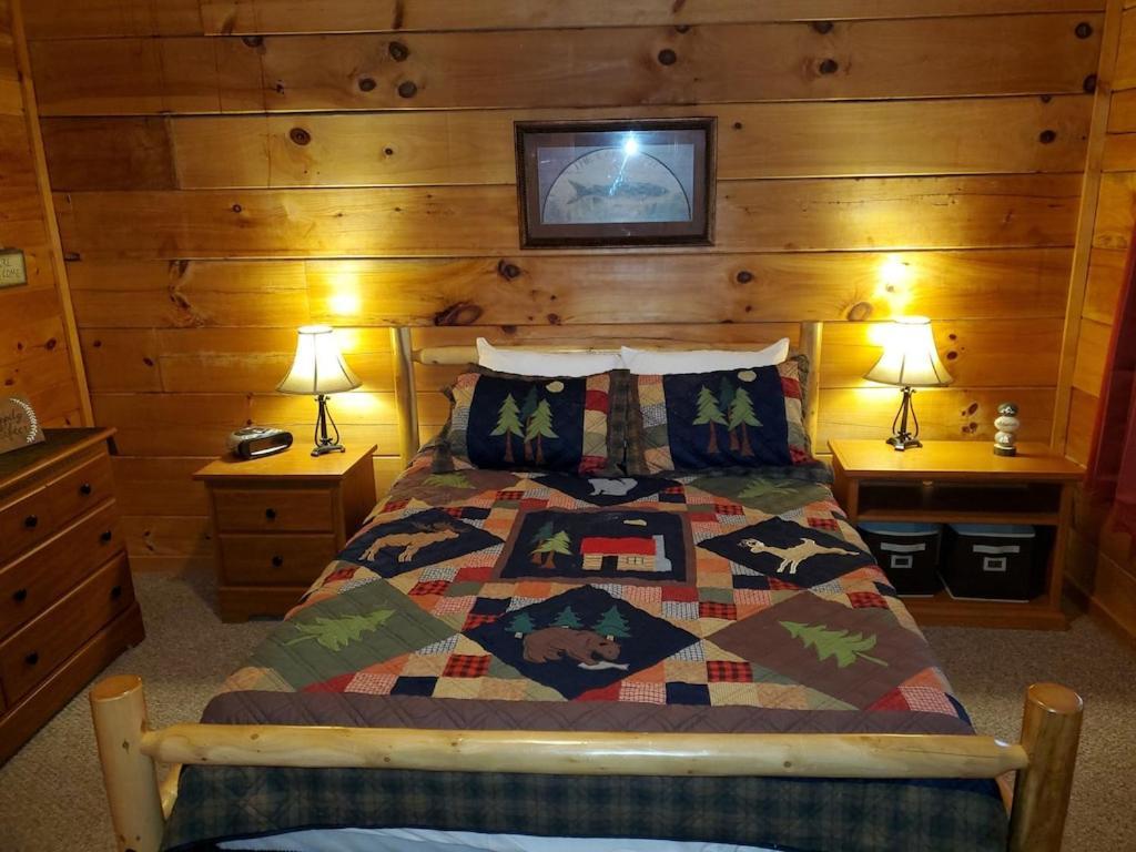 Story Brook: Beautiful True Log Cabin! Close To Dollywood, State Park, And More!