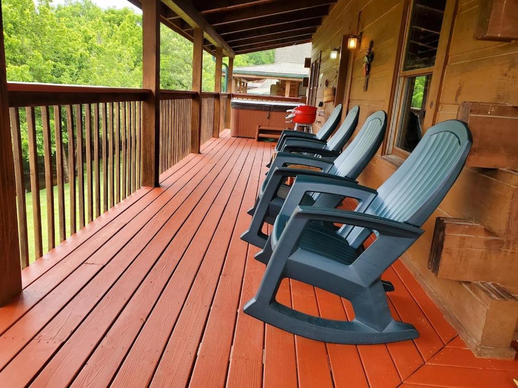 Story Brook: Beautiful True Log Cabin! Close To Dollywood, State Park, And More! Sevierville