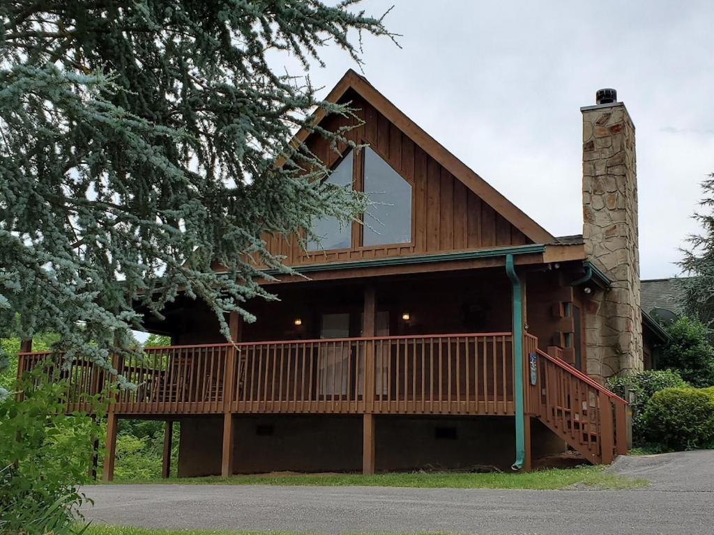 Story Brook: Beautiful True Log Cabin! Close To Dollywood, State Park, And More! Holiday home Sevierville