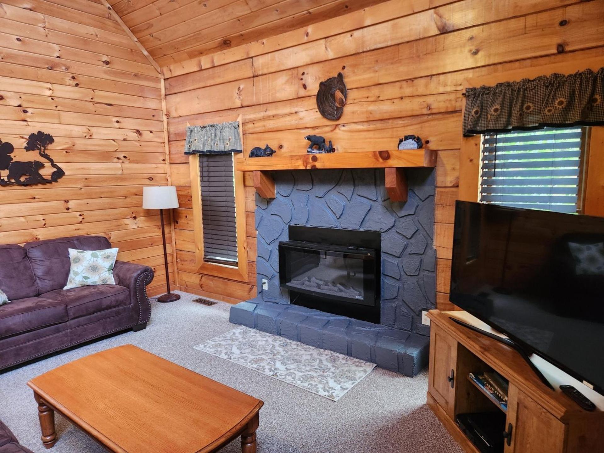 Holiday home Story Brook: Beautiful True Log Cabin! Close To Dollywood, State Park, And More!